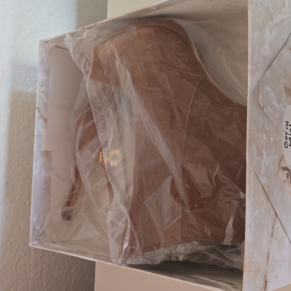 Suede Camel booties 8.5, NWOT - Picture 10 of 10